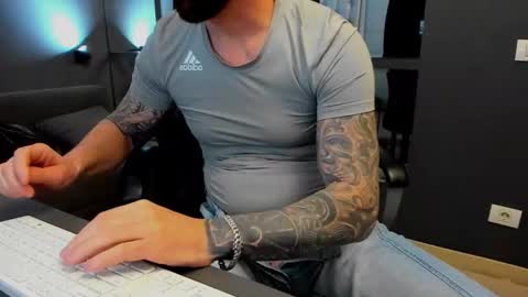 AronGrant online show from January 2026 05:27:02 PM