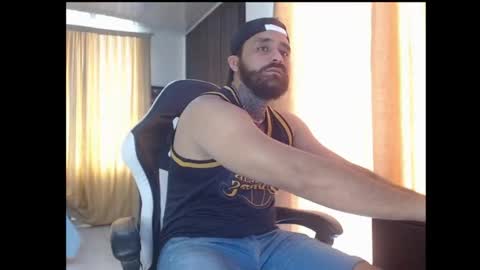 aronmiller online show from November 2025 05:25:01 PM