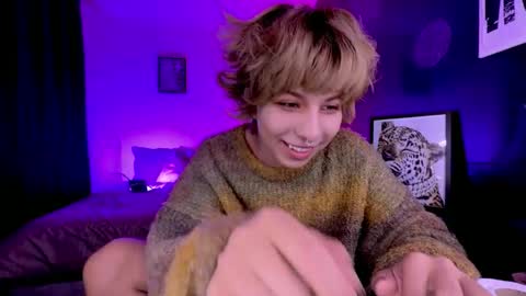 Snapshot of aronn_44 chatting on May 2026 01:47:02 AM Aaron online show from May 2026 01:47:02 AM