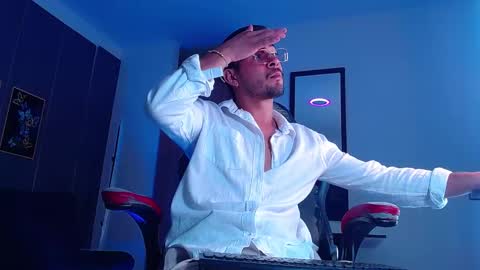 Adrian online show from October 2025 12:08:01 AM