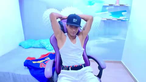 ARON LOPEZ online show from January 2026 12:25:02 AM