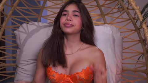 Snapshot of artemia_ chatting on February 2025 10:43:02 PM Amanda online show from February 2025 10:43:02 PM