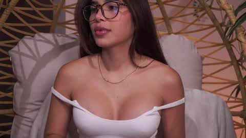 Snapshot of artemia_ chatting on February 2025 02:19:01 AM Amanda online show from February 2025 02:19:01 AM