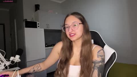 Mia  online show from February 2026 04:25:02 PM