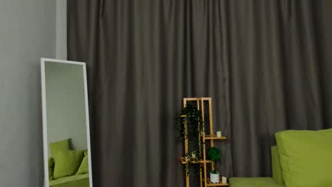 Sara online show from September 2025 07:39:01 PM