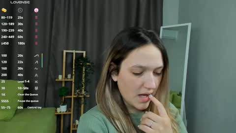 Sara online show from October 2025 07:33:01 PM