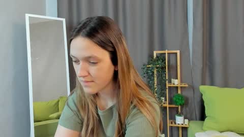 Sara online show from October 2025 07:03:01 PM