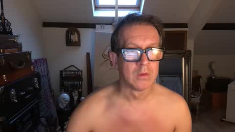 artisterotic online show from November 2025 08:31:01 AM