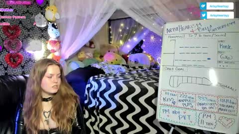 Snapshot of artsyheartsyy chatting on February 2025 02:26:02 AM ArtsyHeartsyy online show from February 2025 02:26:02 AM