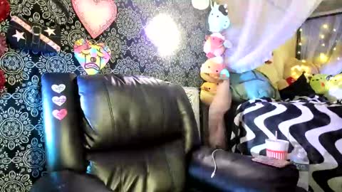 Snapshot of artsyheartsyy chatting on February 2025 12:58:01 AM ArtsyHeartsyy online show from February 2025 12:58:01 AM