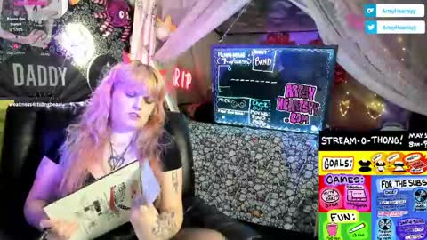 ArtsyHeartsyy online show from May 2026 02:16:01 AM