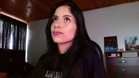   Independent Model online show from November 2025 08:42:01 PM