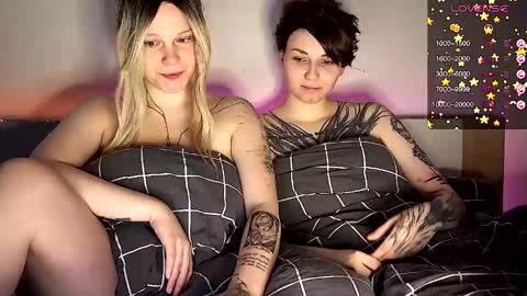 Snapshot of arya_stark7 chatting on January 2025 12:18:01 PM Arya brunett and Cassie blond online show from January 2025 12:18:01 PM