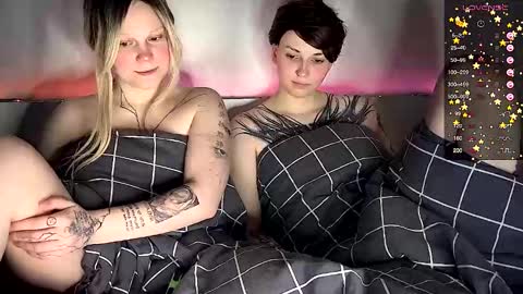Snapshot of arya_stark7 chatting on March 2025 11:47:02 AM Arya brunett and Cassie blond online show from March 2025 11:47:02 AM