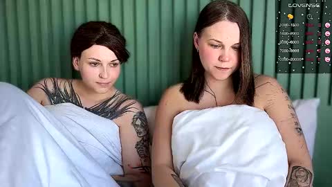 Snapshot of arya_stark7 chatting on September 2025 06:59:02 AM Arya brunett and Cassie blond online show from September 2025 06:59:02 AM