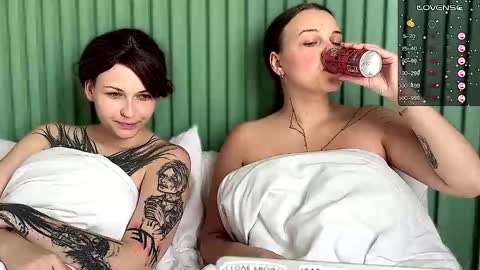 Snapshot of arya_stark7 chatting on September 2025 07:01:01 AM Arya brunett and Cassie blond online show from September 2025 07:01:01 AM