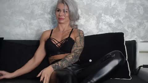 Snapshot of ashadevon_fit chatting on November 2025 07:21:01 AM Asha online show from November 2025 07:21:01 AM