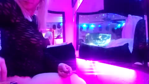 Snapshot of ashl33mackenzi3 chatting on February 2025 01:06:01 PM Ashl33mackenzi3 online show from February 2025 01:06:01 PM