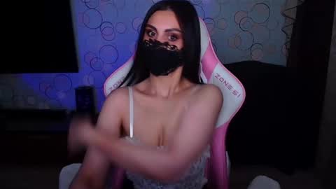   Yasmina   online show from February 2026 04:05:02 AM