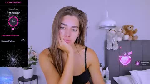 Snapshot of ashley__jess chatting on September 2025 02:51:01 PM Ashley online show from September 2025 02:51:01 PM