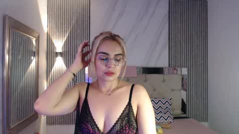ashley__tylor online show from April 2026 03:39:02 AM