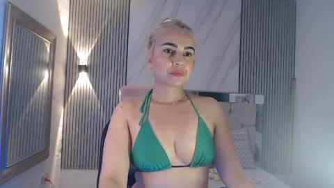 Snapshot of ashley__tylor chatting on June 2026 05:40:02 PM ashley__tylor online show from June 2026 05:40:02 PM