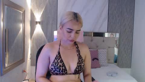 Snapshot of ashley__tylor chatting on June 2026 04:00:02 PM ashley__tylor online show from June 2026 04:00:02 PM