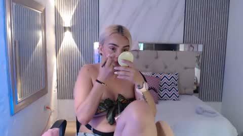 Snapshot of ashley__tylor chatting on June 2026 04:38:02 PM ashley__tylor online show from June 2026 04:38:02 PM