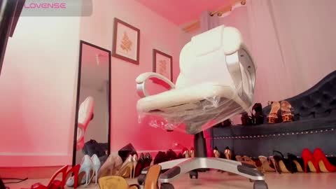 Snapshot of ashley_leon_ chatting on January 2025 04:17:01 PM ashley_leon_ online show from January 2025 04:17:01 PM