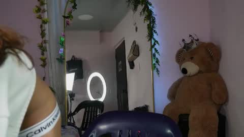 Snapshot of ashley_winhouse chatting on April 2026 07:33:02 PM ashley_winhouse online show from April 2026 07:33:02 PM