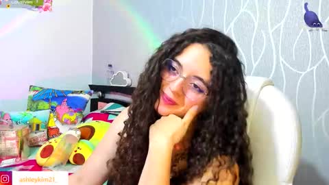 Snapshot of ashleykiim_ chatting on September 2025 01:18:01 AM .. Ashley .. online show from September 2025 01:18:01 AM