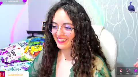 Snapshot of ashleykiim_ chatting on October 2025 12:41:02 AM .. Ashley .. online show from October 2025 12:41:02 AM