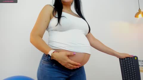 Snapshot of ashleyknightt chatting on December 2024 10:01:02 PM Ashley knight online show from December 2024 10:01:02 PM