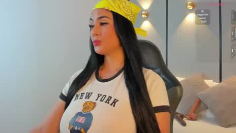 Snapshot of ashly_moonn chatting on June 2026 12:37:01 PM A S H L Y online show from June 2026 12:37:01 PM
