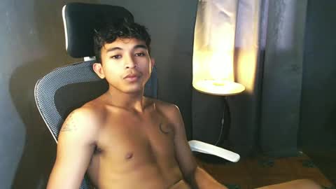 Snapshot of asian_hunk_moreno chatting on June 2026 05:46:02 AM Yuri online show from June 2026 05:46:02 AM