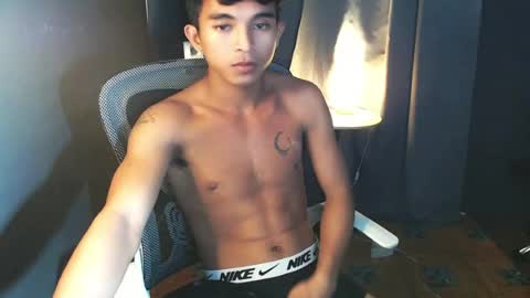 Snapshot of asian_hunk_moreno chatting on July 2026 06:32:01 PM Yuri online show from July 2026 06:32:01 PM