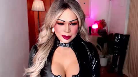 nicole online show from October 2025 08:42:02 AM