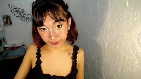 Snapshot of asianbarbie05 chatting on October 2025 01:11:02 PM SOFIA online show from October 2025 01:11:02 PM