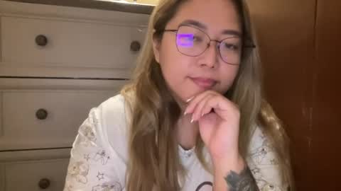 Snapshot of asianbunny10 chatting on July 2026 03:05:01 PM Curvy online show from July 2026 03:05:01 PM
