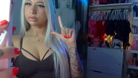 iwantaspen online show from September 2025 10:02:01 PM