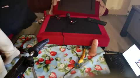 asstoy19 online show from November 2025 07:27:02 PM