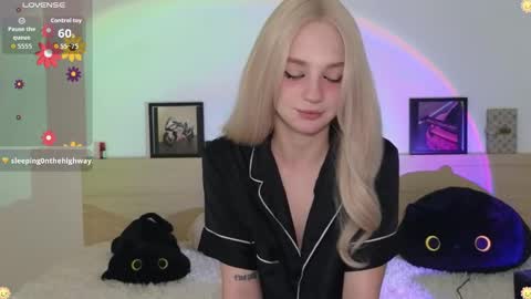 Snapshot of asterross chatting on May 2026 10:03:01 PM Maya online show from May 2026 10:03:01 PM