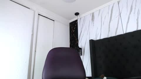 Aston  online show from October 2025 05:15:01 AM