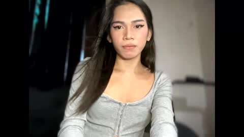 Snapshot of astraea_xxx chatting on May 2026 10:33:02 PM Anna online show from May 2026 10:33:02 PM