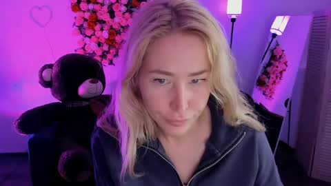 astramonroe online show from April 2026 05:33:02 AM