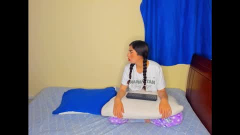 Mag and Molly online show from November 2025 03:07:01 AM