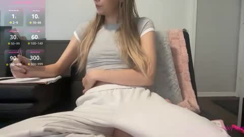 Astrid Sky online show from November 2025 06:32:01 PM