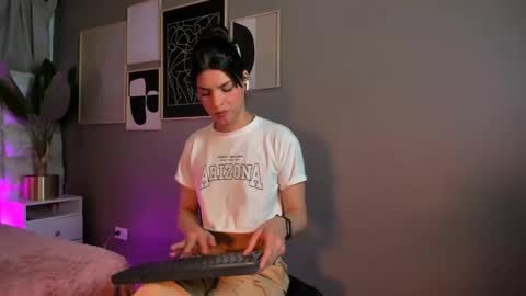 Snapshot of astrid_velle chatting on May 2026 01:10:01 AM astrid_velle online show from May 2026 01:10:01 AM