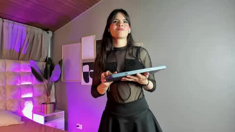 Snapshot of astrid_velle chatting on May 2026 12:17:02 AM astrid_velle online show from May 2026 12:17:02 AM