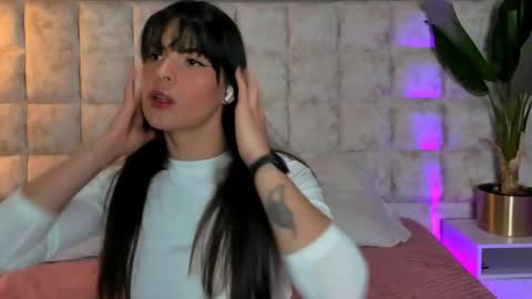 Snapshot of astrid_velle chatting on June 2026 12:33:01 AM astrid_velle online show from June 2026 12:33:01 AM